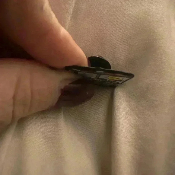 Vintage Arcade Claw Machine Brooch - Picture 4 of 4